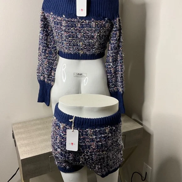 Two piece off the shoulder crop knit sweater short set. - Picture 7 of 7